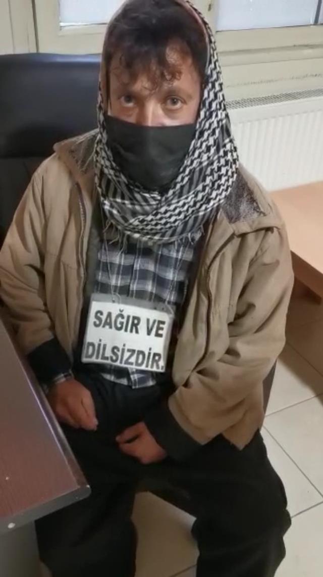 'Sağır ve dilsiz' yazılı notla dilenen adam, zabıtayı görüce bülbül kesildi