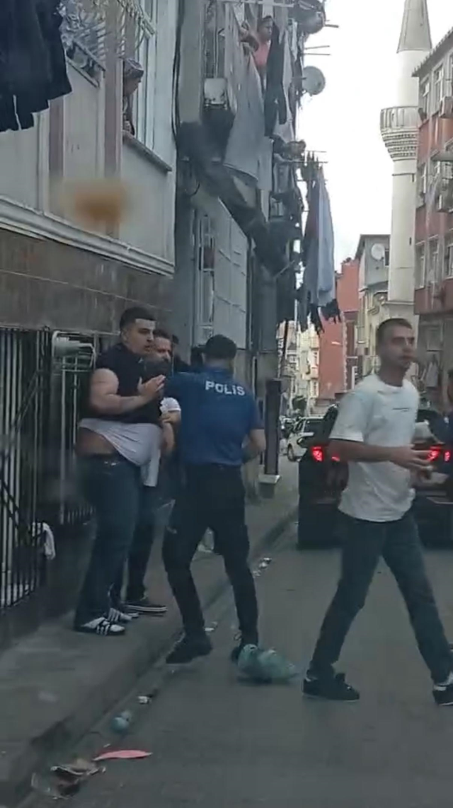 Boşanma aşamasındaki eşinin evinin önünde video çekip kendini vurdu