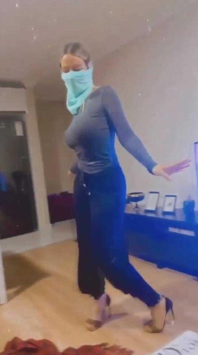 Gonca Vuslateri, Cübbeli Ahmet Hoca'nın 'Öp beni, yala beni' sözlerinde dans etti