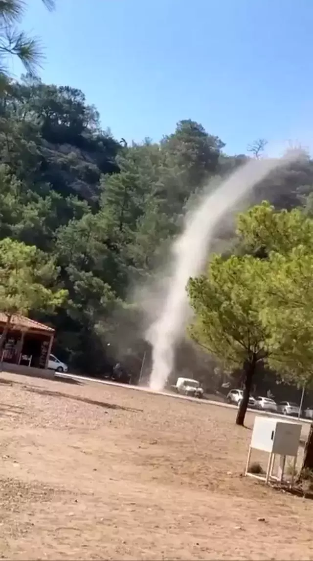 Antalya mesire alanındaki hortum kısa süreli korkuttu. Yerini seyir zevkine bıraktı