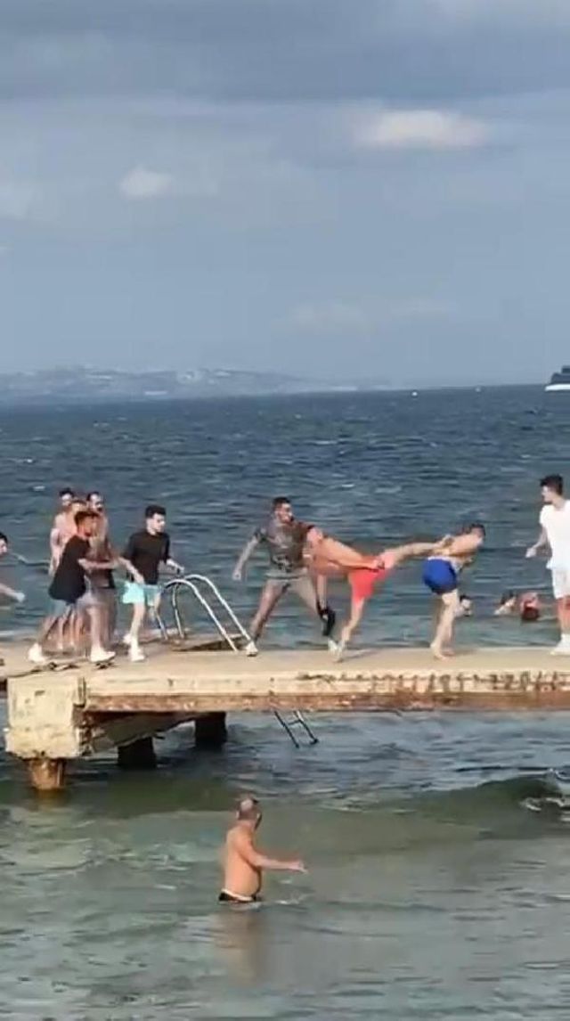 Plajda kadının fotoğrafının çekildiği iddiası ortalığı savaş alanına çevirdi