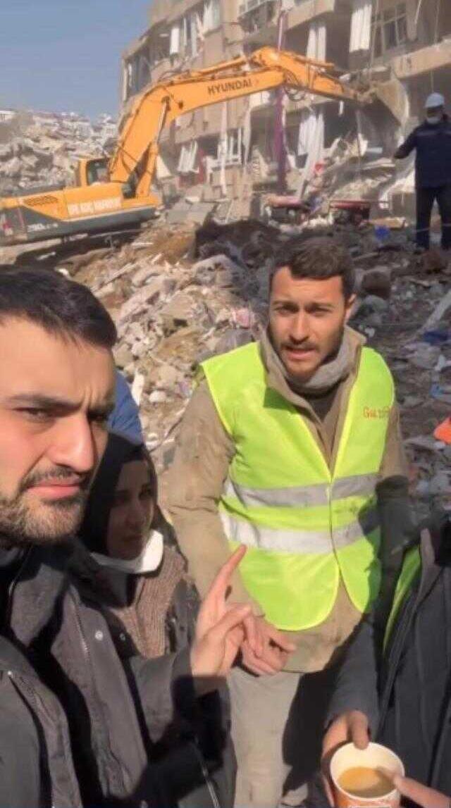 CZN Burak, enkaz altındaki Taha Duymaz'la ilgili son gelişmeleri aktardı: Çalışmalara devam ediyor