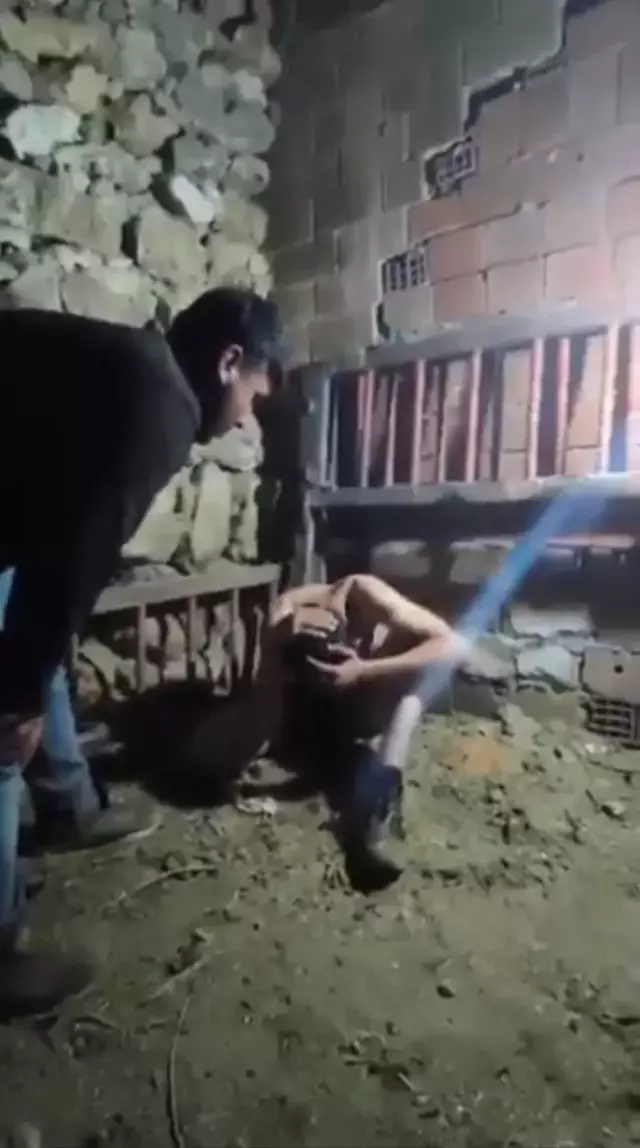 Çocuğu iç çamaşırına kadar soyup ahırda işkence etti