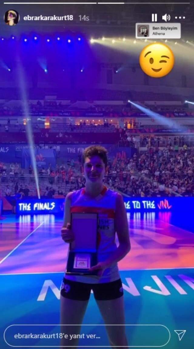 Demet Akalın, kız arkadaşıyla fotoğraf paylaştığı için tepki çeken Ebrar Karakurt'a destek oldu