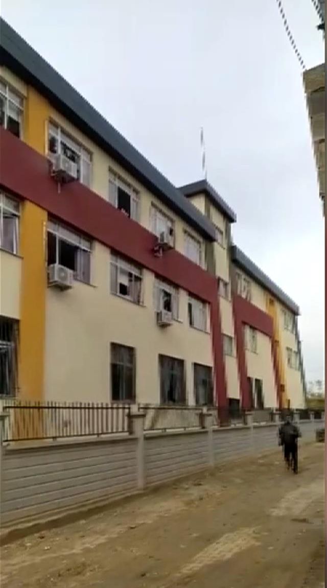 Terör örgütü tarafından fırlatılan roketinin isabet ettiği okuldan ilk görüntüler