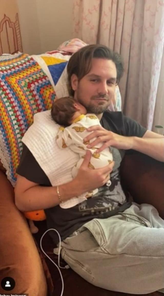 'Yenge' formunda! Yıldız şarkıcı Halsey, konserinde Türkçe konuştu, ortalık yıkıldı