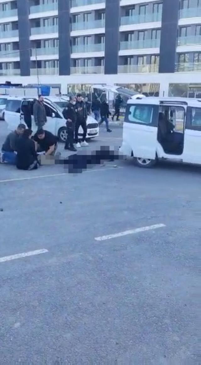 Küçükçekmece Adliyesi çıkışı 3 kişinin öldüğü silahlı çatışma kamerada