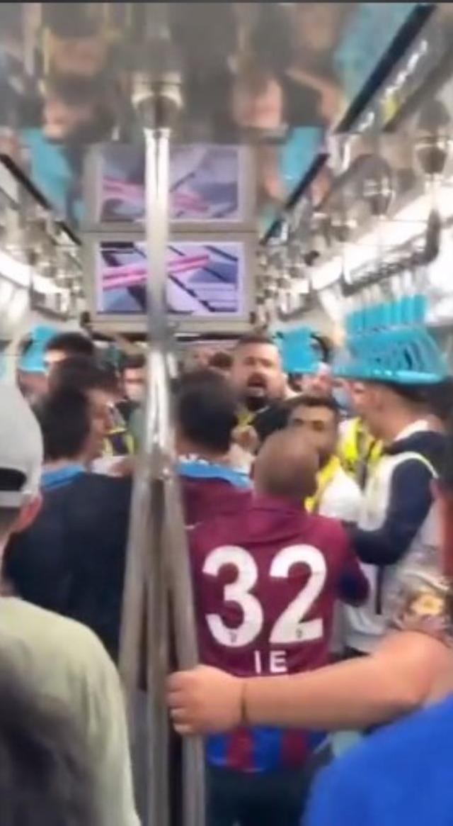 Marmaray savaş alanına döndü! Fenerbahçeliler, Trabzonsporlulara tekme tokat saldırdı