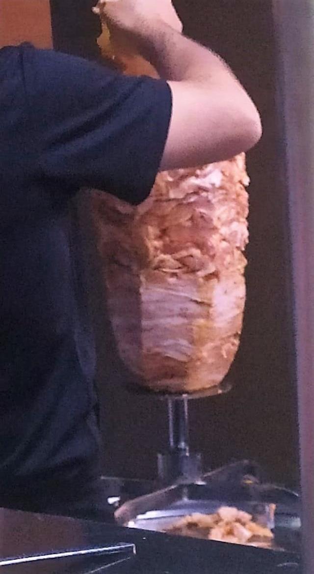 Ünlü döner zincirinin şefi, tarihi geçmiş eti satmadı diye kör edildi