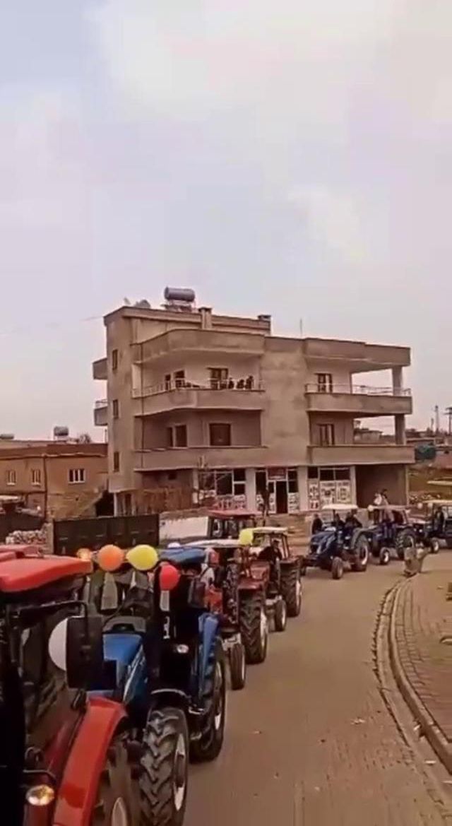 Siirt'te traktörle düğün konvoyu düzenlendi