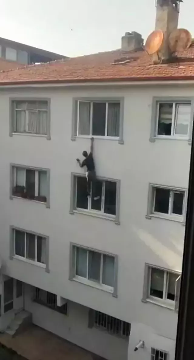 Polisten kaçmak için çatıya çıkan şüpheli, beton zemine böyle çakıldı