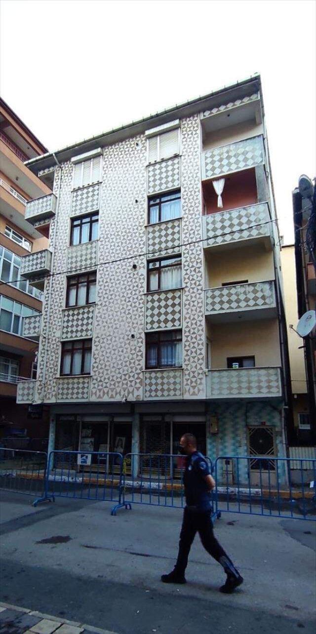 Pendik'te depremin ardından hasar oluşan 4 katlı bina tahliye edildi
