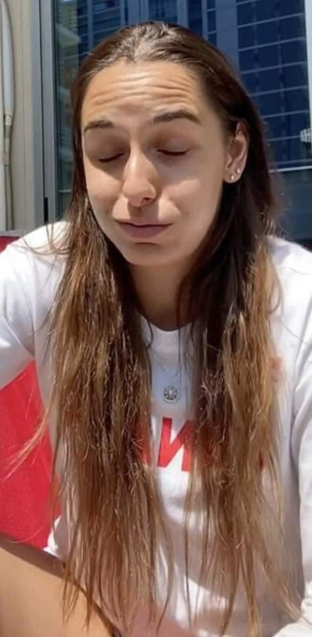 Güzel sporcu Pamela Ware, Olimpiyatlar tarihinin en kötü atlayışlarından birini gerçekleştirdi