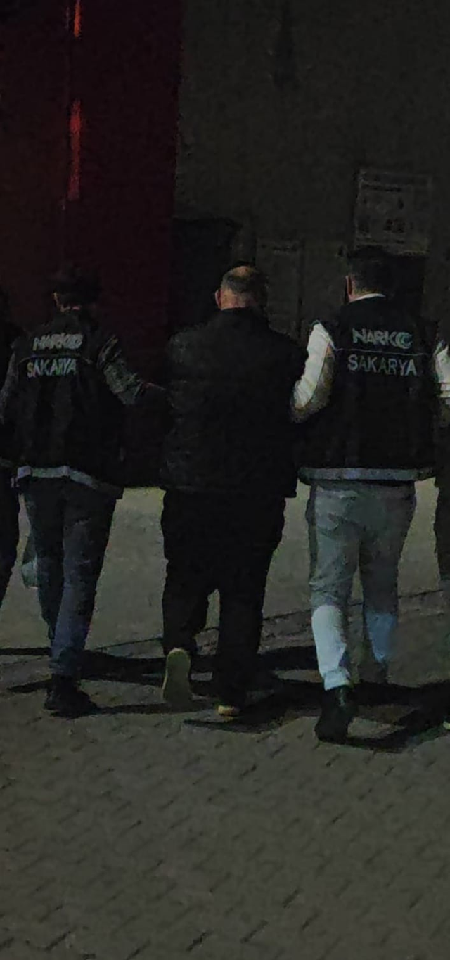 Uyuşturucu Ticareti Yaparken Perukla Yakalandı