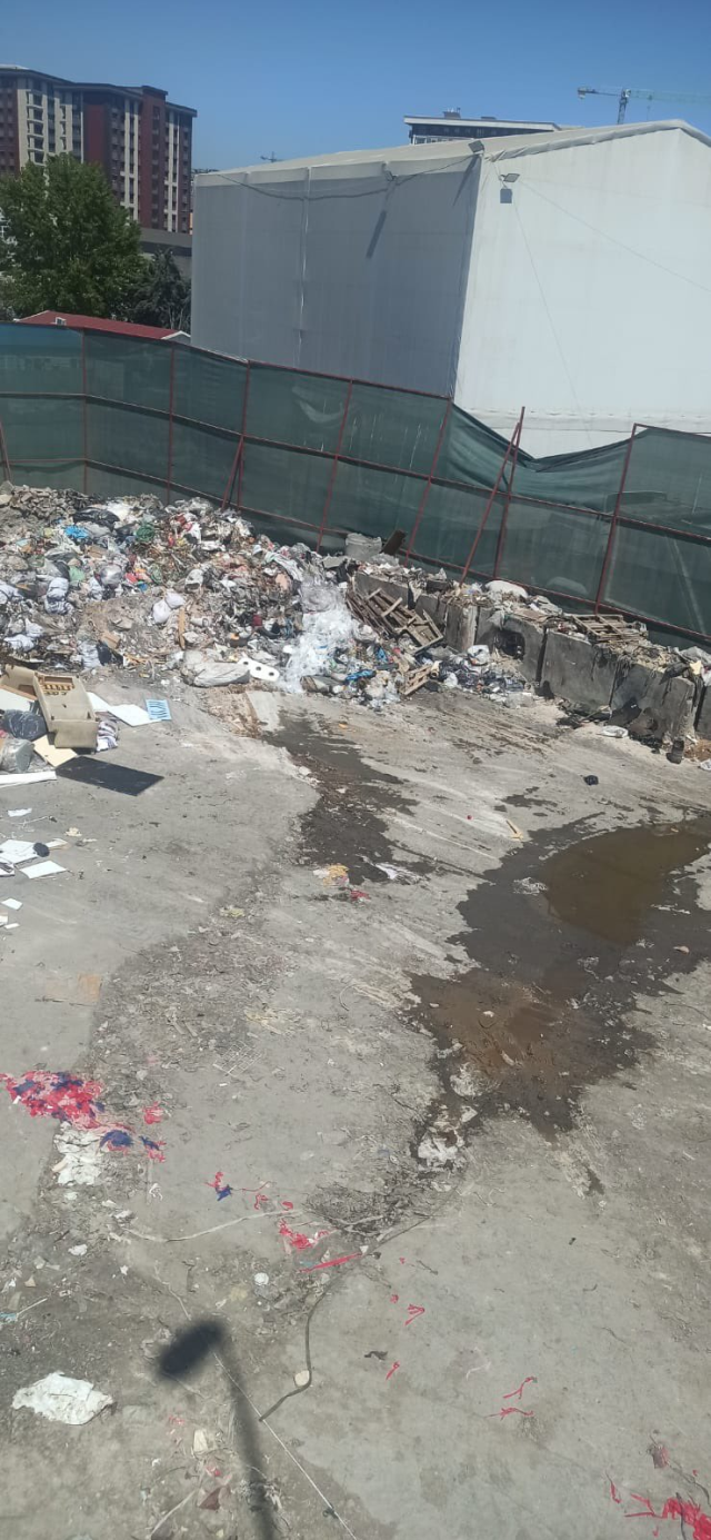 Zeytinburnu Belediyesi, 10 bin kişinin yaşadığı sitenin bitişiğini atık sahası yaptı