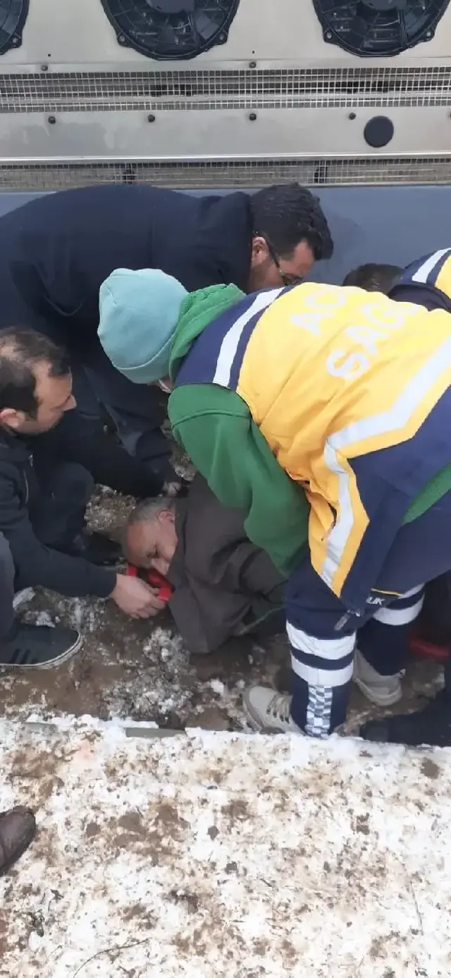 Ağrı'da yolcu otobüsü devrildi: 2'si ağır 13 yaralı