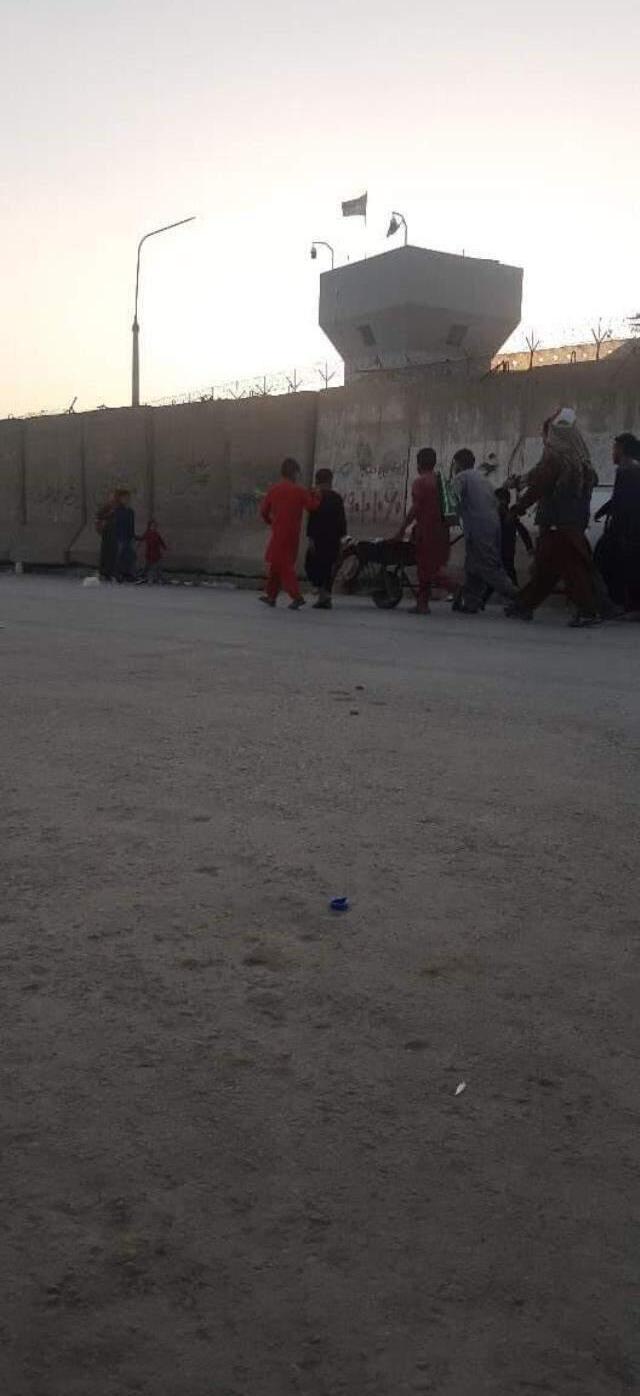 Patlamanın meydana geldiği Kabil Havalimanı çevresinden ilk görüntüler