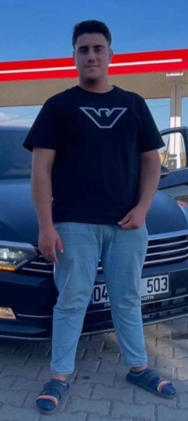 Yola fırlayan çocukları kurtarmak isterken hayatını kaybetti