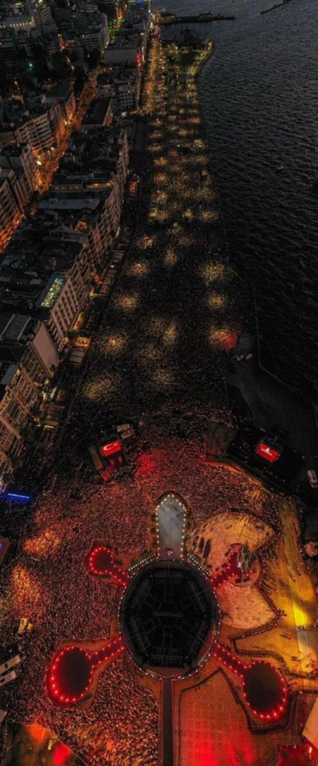 İzmir'de 100. yıl coşkusu! Kutlamadan gelen görüntüler büyüleyici