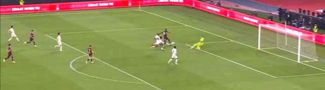 Kendi sahasından aldı, götürdü! Onuachu'dan şapka çıkarılacak gol