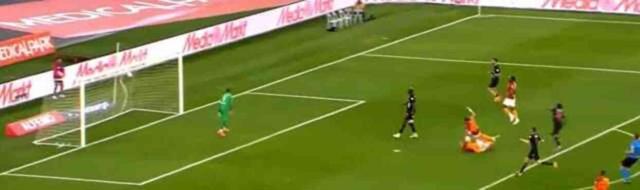 Muslera çaresiz kaldı! Mendes'den harika gol