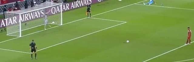 Bir değil iki değil! Dünya dans ederek penaltı kurtaran kaleciyi konuşuyor