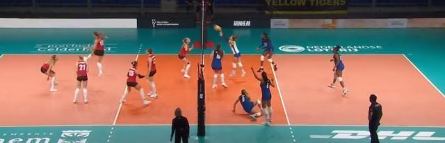 Hakem bile dondu kaldı! Belçika Kadın Voleybol Takımı maç oynanırken tüm dünyaya rezil oldu
