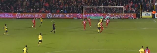 Ay-Yıldızlı formayı giydirmek şart oldu! Dünya, Türk futbolcunun akılalmaz golünü konuşuyor