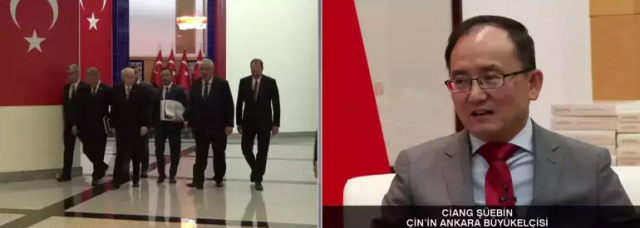 Çin'in Ankara Büyükelçisi açıklama yaparken