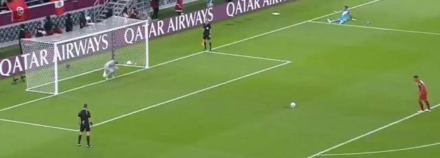 Bir değil iki değil! Dünya dans ederek penaltı kurtaran kaleciyi konuşuyor