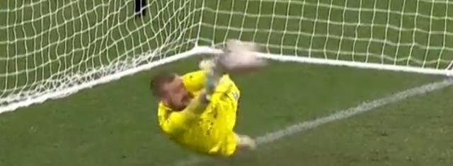 Bir değil iki değil! Dünya dans ederek penaltı kurtaran kaleciyi konuşuyor