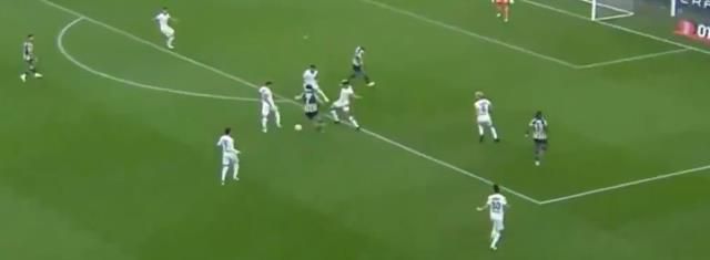 Tribünler bir an sahadakini Messi zannetti! Herkes Ferdi Kadıoğlu'nun yaptıklarını konuşuyor