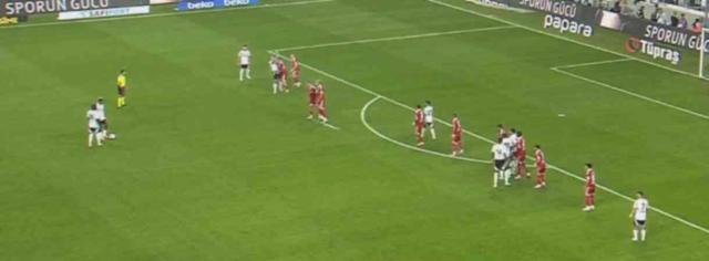 Futbolseverler iki bölündü! Ciro Immobile'ye kırmızı kart çıkmalı mıydı?