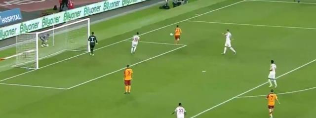 Seferovic bu pozisyonda yaptığıyla Galatasaraylıları şoka soktu! Herkes birbirine aynı soruyu soruyor