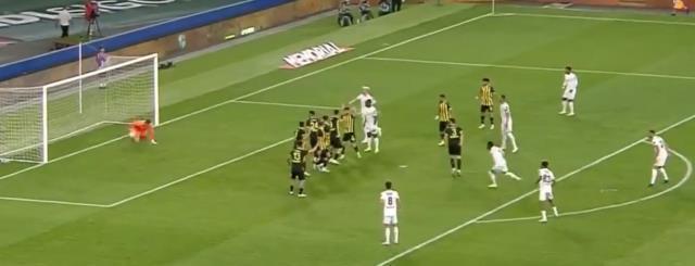 Beşiktaş maçında ilginç anlar! Kaleci kaleyi boş bıraksa gol geçersiz sayılacaktı