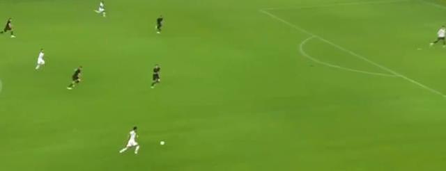 Sen ne yaptın İsmail! Fenerbahçe'nin genç yıldızı, Hull City defansını perişan etti