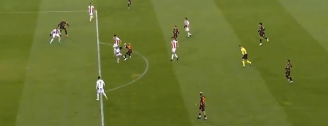 Galatasaray, bu pozisyonda kırmızı kart bekledi