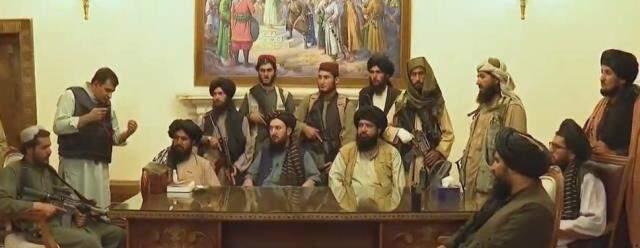 Son Dakika: Taliban, Cumhurbaşkanlığı sarayında toplantı yaptı! İşte ilk görüntüler