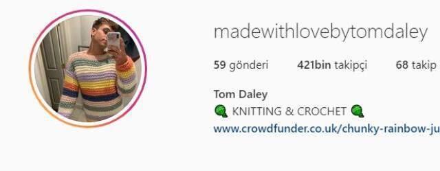 Tokyo Olimpiyatları'nda altın madalya kazanan Tom Daley, tribünde örgü ördü