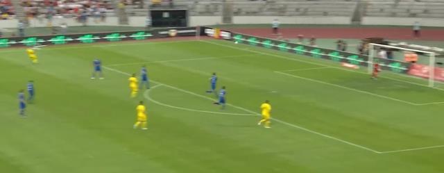 57 yaşındaki Hagi ağızları açık bıraktı! Herkes, Mutu'nun jübile maçındaki asistini konuşuyor