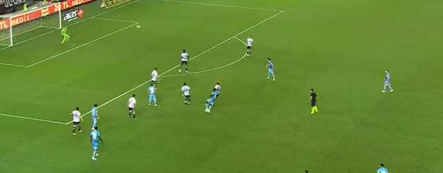 Trabzon-Beşiktaş maçında taraflı tarafsız herkesi ayağa kaldıran an! Sezonun golü kaçtı
