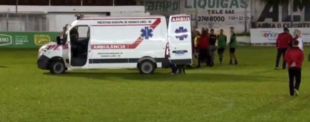 Brezilya'da futbolcu terörü! Maç oynanırken hakemin kafasını tekmeleyerek öldürmeye çalıştı