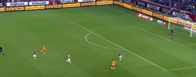 Mertens'in Trabzon maçında Galatasaray taraftarını çileden çıkardığı o an: Çıkarın şu adamı oyundan