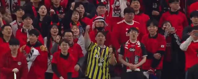 Görüntünün adresi bir hayli ilginç! Fenerbahçe formalı Güney Koreli taraftar bir anda ekranda belirdi