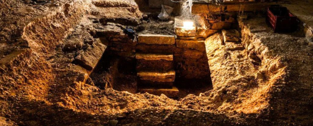 Fransa'da 400 Yıllık Mezar Keşfedildi