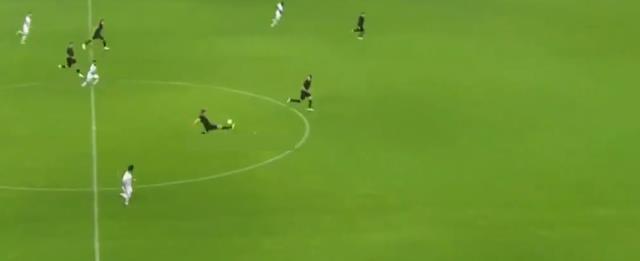 Sen ne yaptın İsmail! Fenerbahçe'nin genç yıldızı, Hull City defansını perişan etti