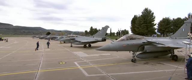 Yunanistan'da din adamları Fransa'dan satın alınan Rafale savaş uçaklarını kutsal suyla kutsadı