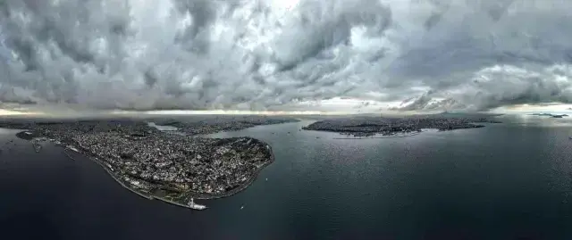 İstanbul'u kara bulutlar kapladı