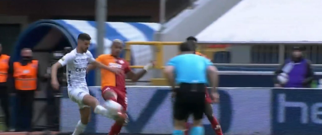 1'i penaltı, diğeri değil: Herkes bu iki pozisyonu tartışıyor