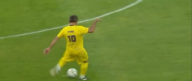 57 yaşındaki Hagi ağızları açık bıraktı! Herkes, Mutu'nun jübile maçındaki asistini konuşuyor